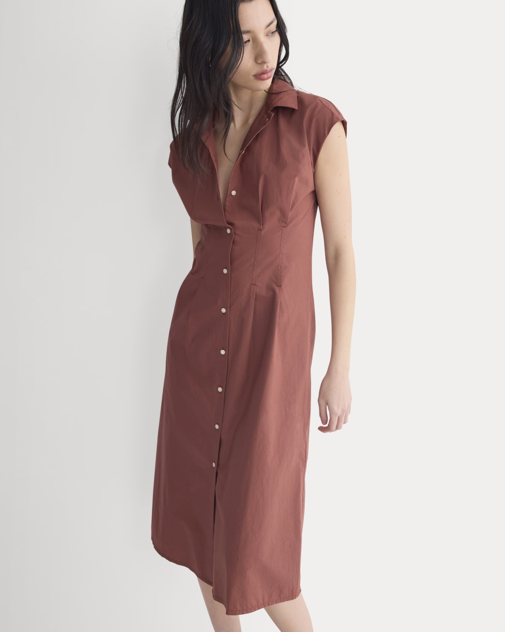 Muscle Shirtdress in Lightweight Cotton in Henna Red — detail view