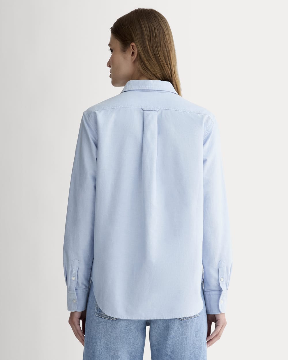 The Must-Have Oxford Shirt in Light Blue — detail view