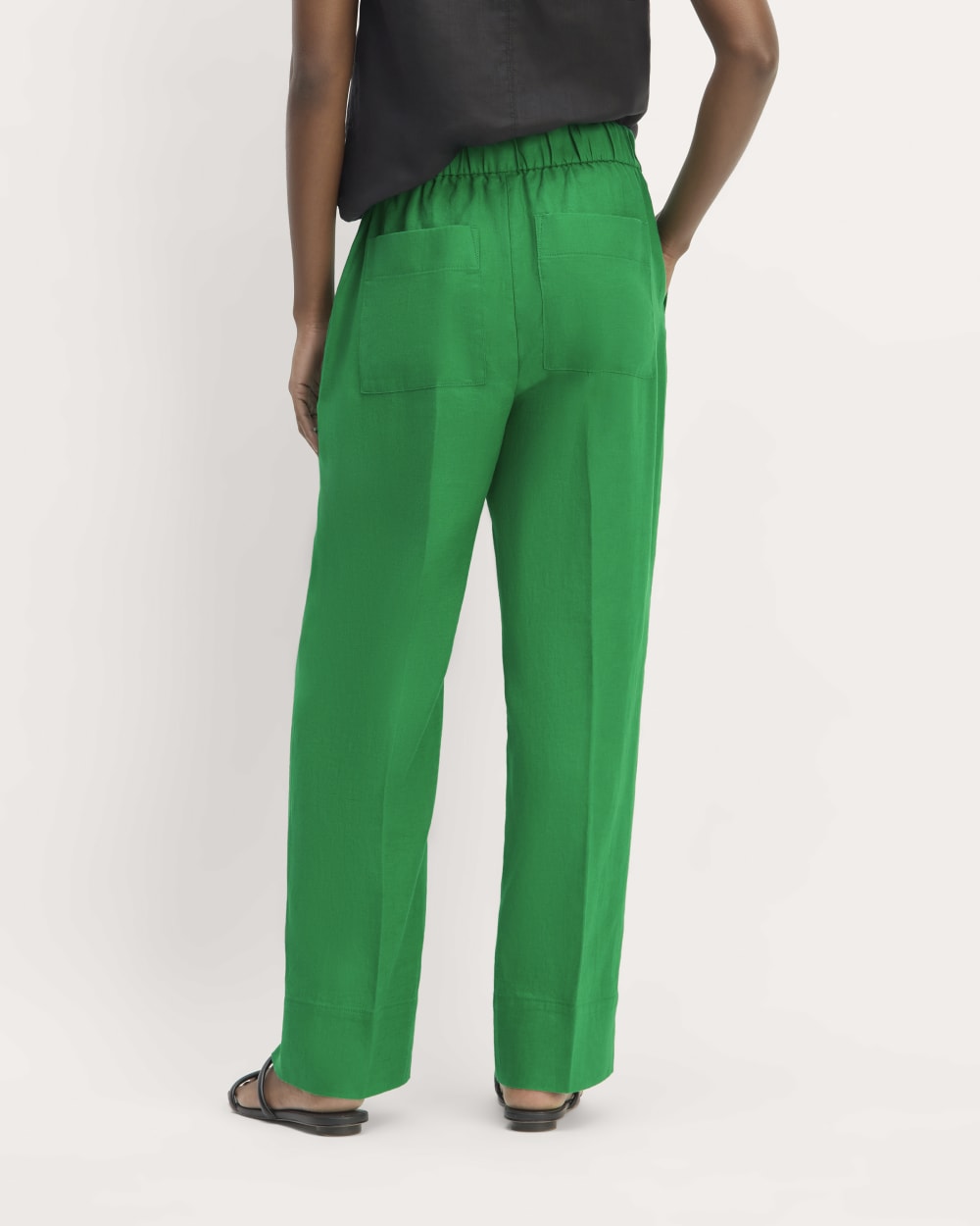 The Linen Easy Pant in Grass Green — detail view