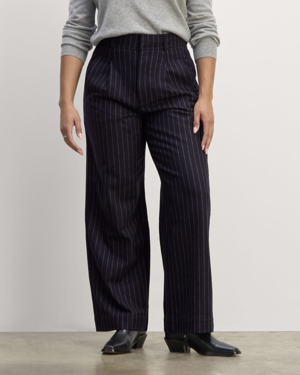 The Draper Pant in Wool in Navy / White — detail view