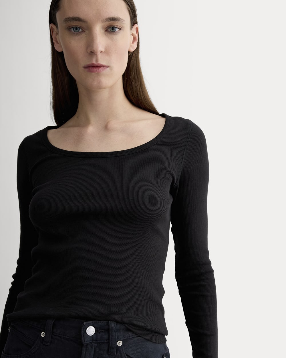 The Luxe Rib Long-Sleeve Scoop-Neck Tee in Black — detail view