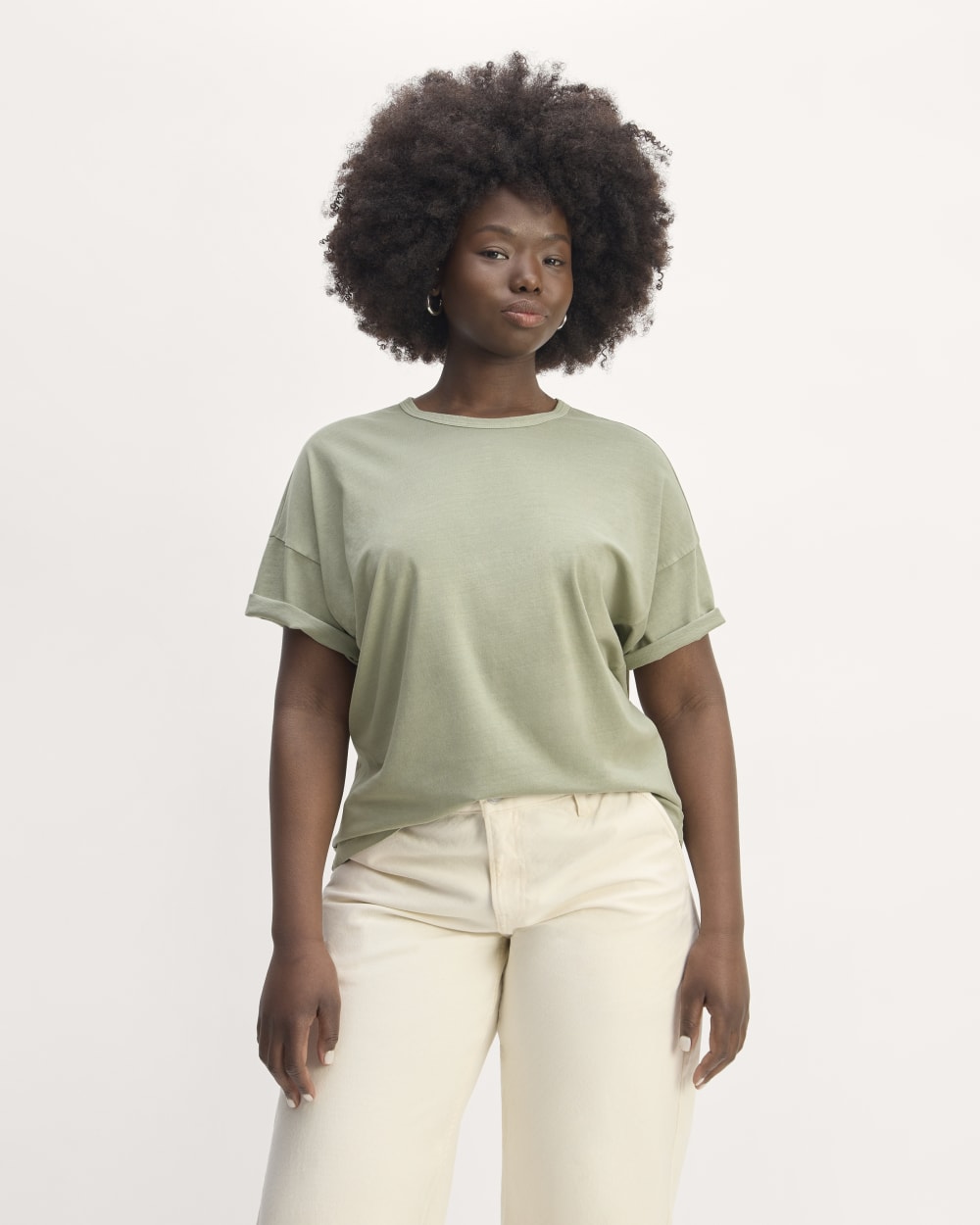 The Boyfriend Tee in Essential Cotton in Seagrass — detail view