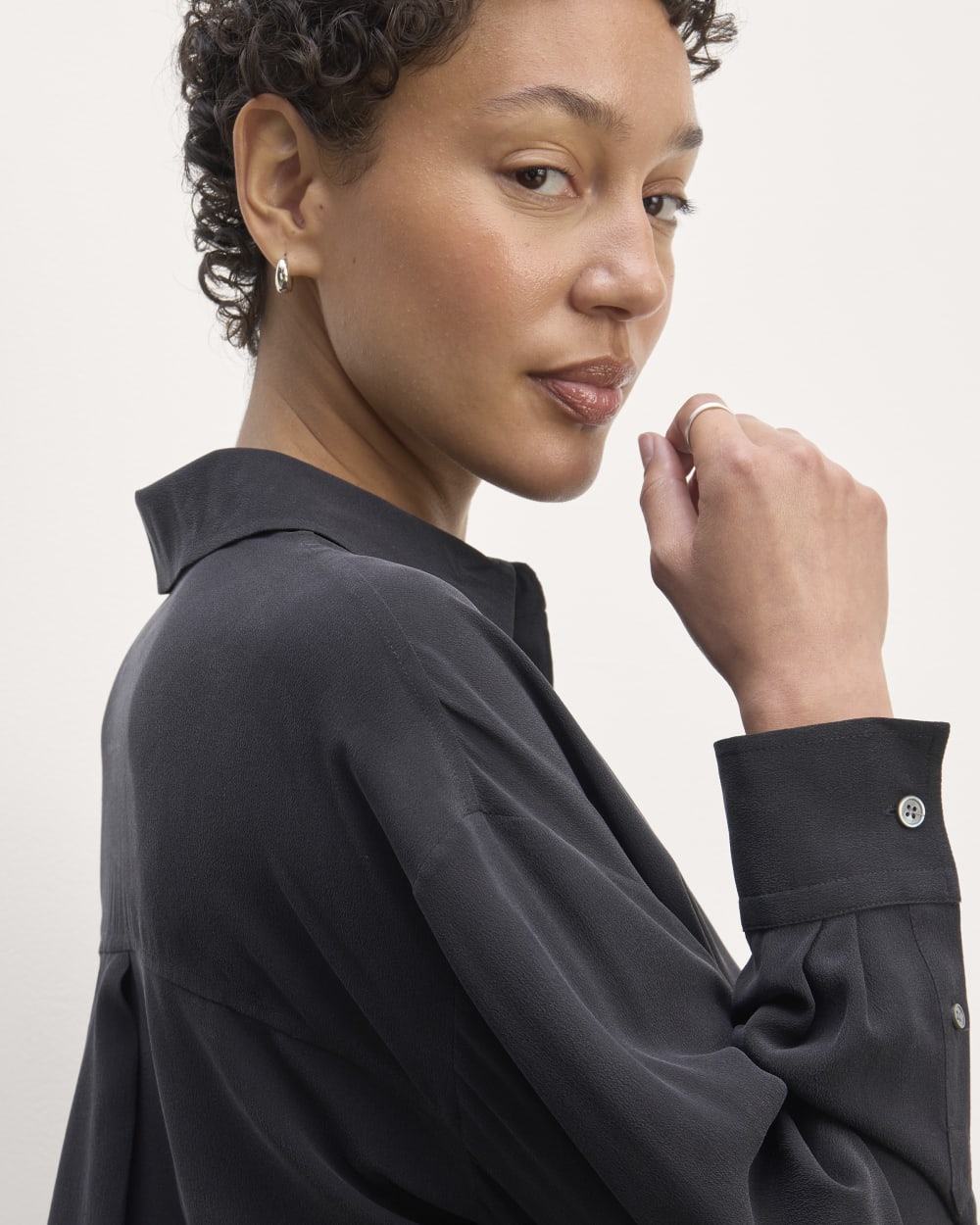 The Boyfriend Shirt in Washable Silk in Black — detail view