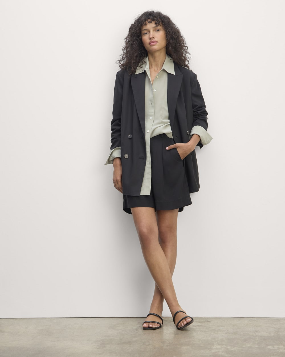 The Boyfriend Shirt in Washable Silk in Seagrass — detail view