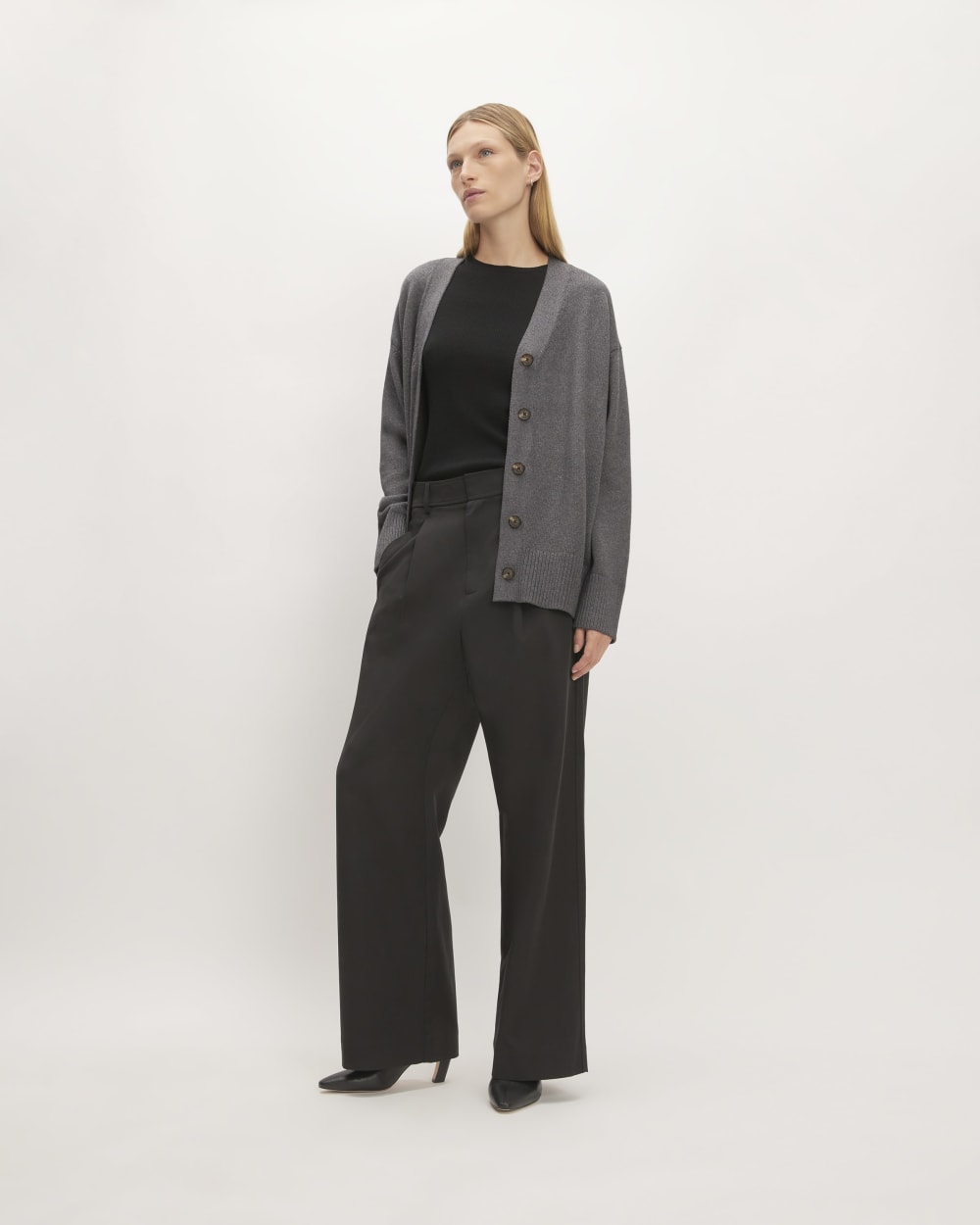 The Organic Cotton Cardigan in Heathered Charcoal — detail view