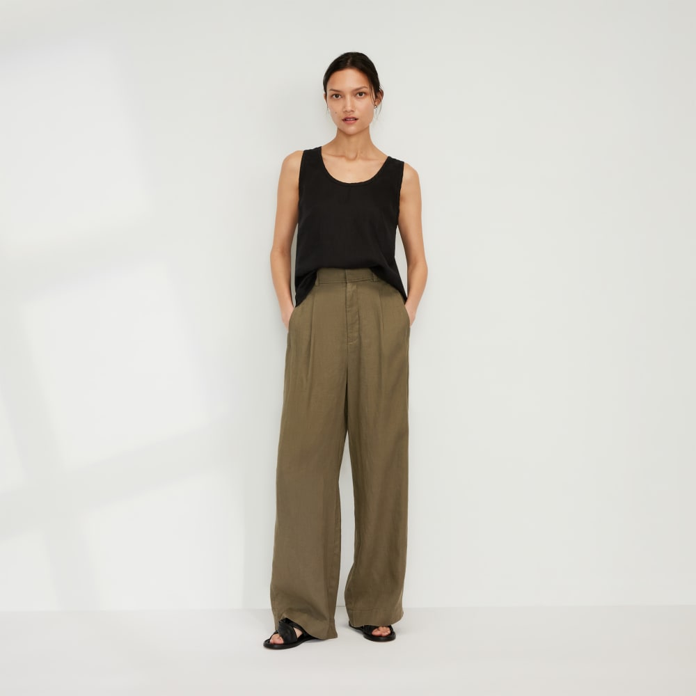 The Scoop Tank in Linen in Black — detail view
