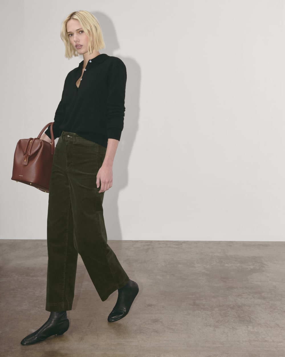 The Sailor Pant in Corduroy in Dark Forest — detail view