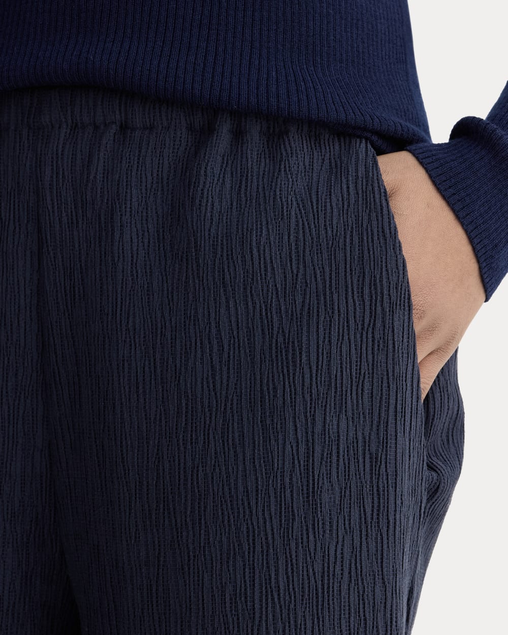 The Crinkle Pant in Navy — detail view