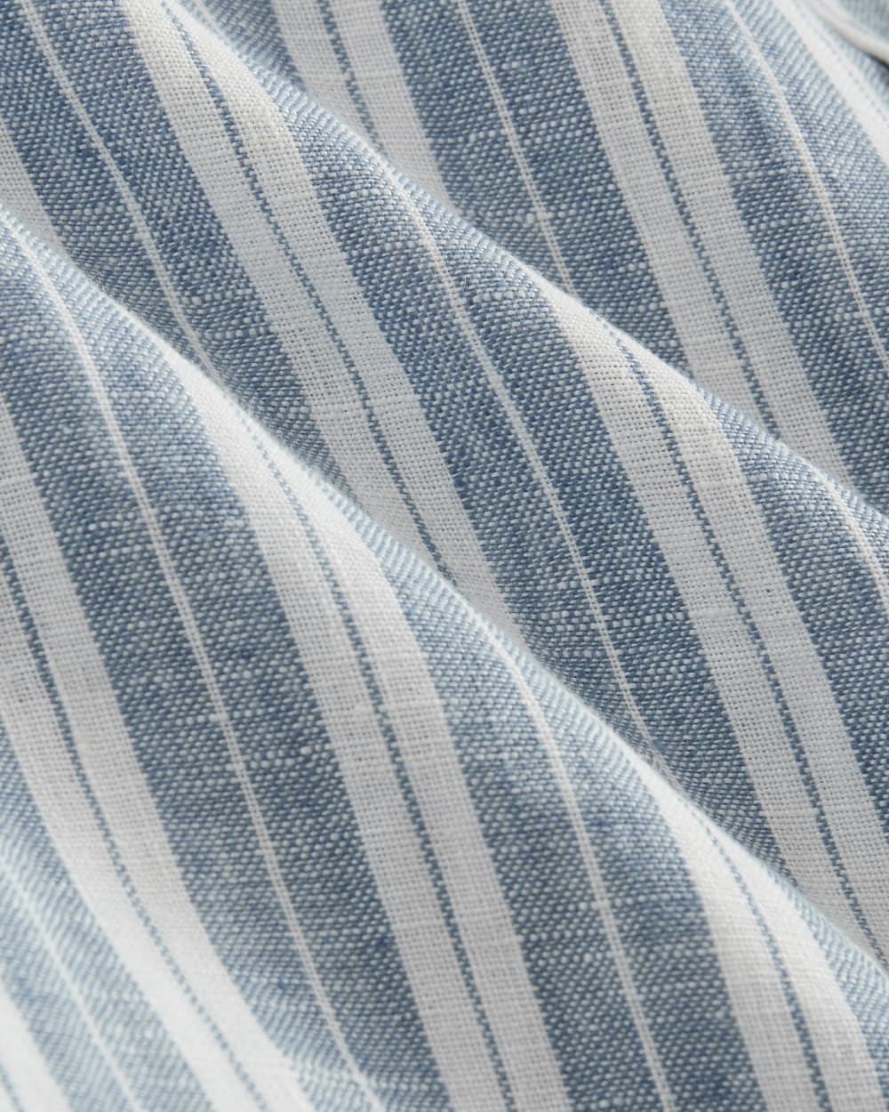 The Must-Have Shirt in Linen in Soft Cobalt/Bone — detail view