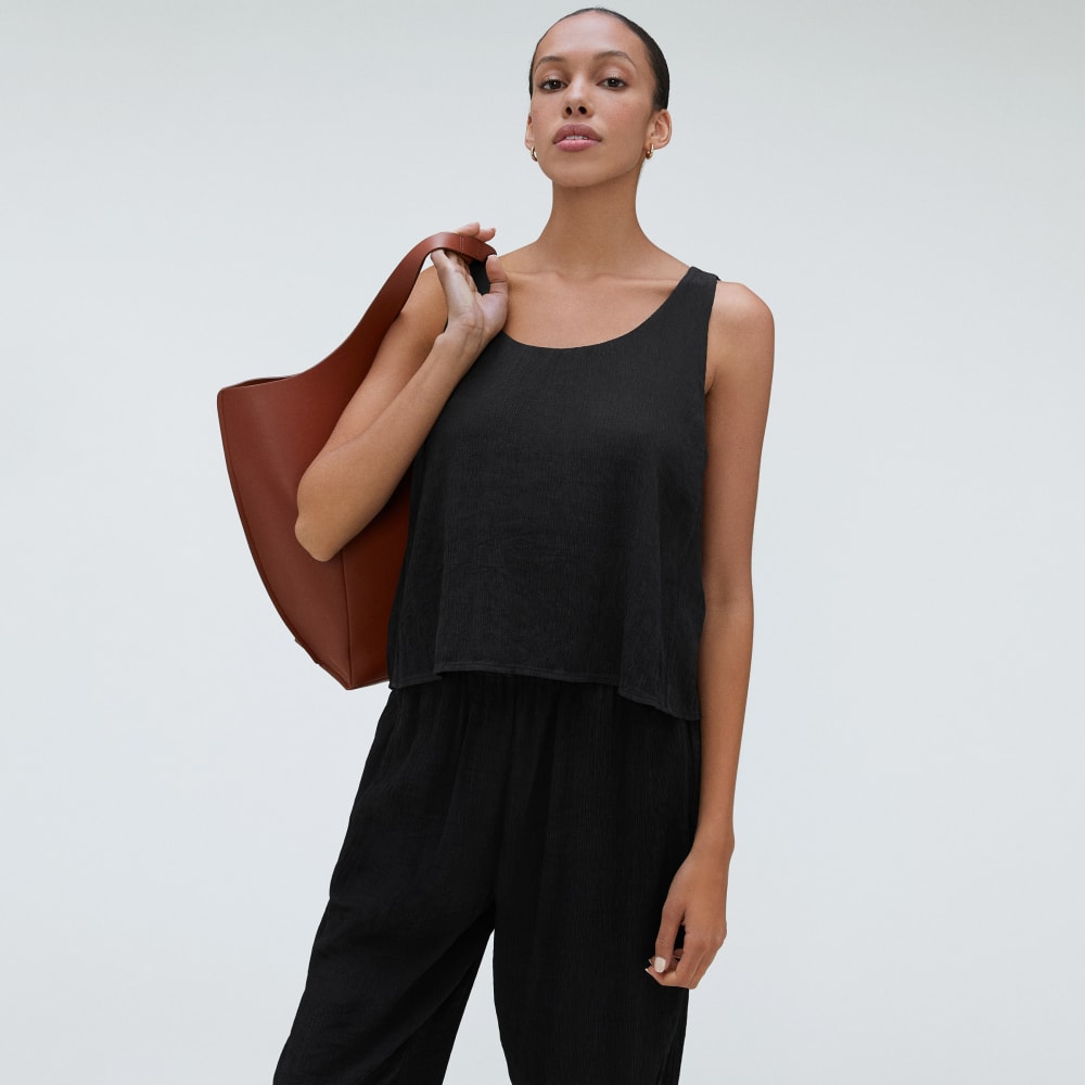 The Naia™ Ripple Tank in Black — detail view