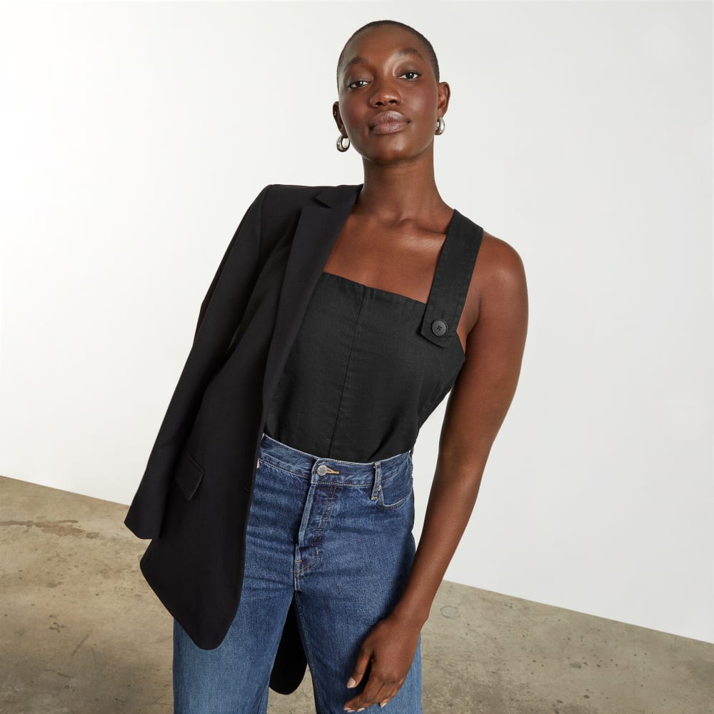 The Apron Linen Tank in Black — detail view