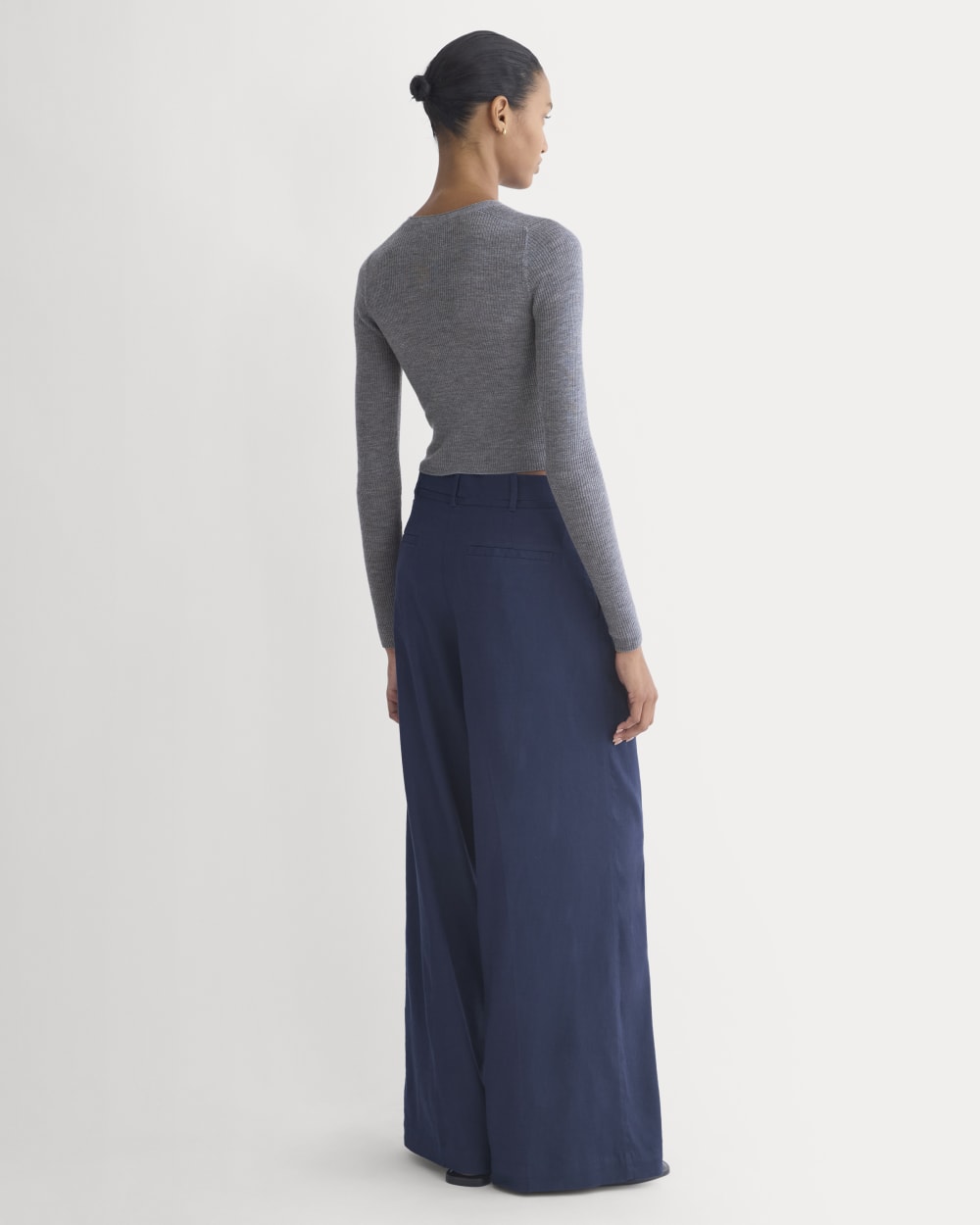The Cropped Crew Top in Ultrafine Merino in Heather Mid Grey — detail view