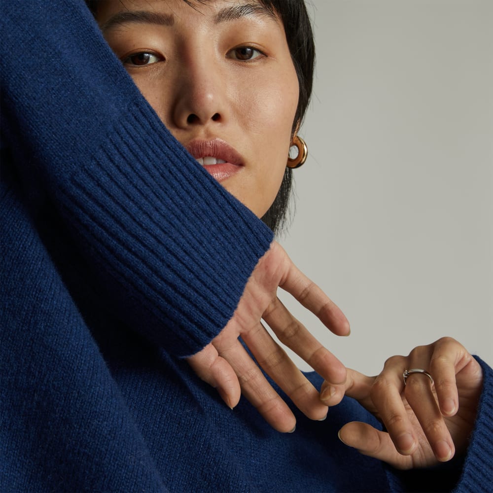 The Cashmere Oversized Turtleneck in Bright Navy — detail view