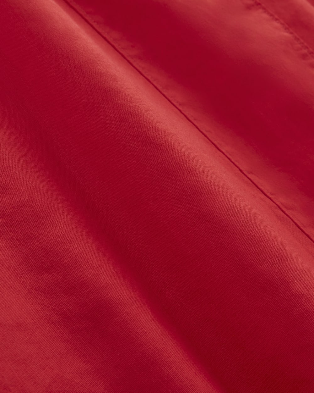 The Seamed Dress in Stretch Linen in Classic Red — detail view