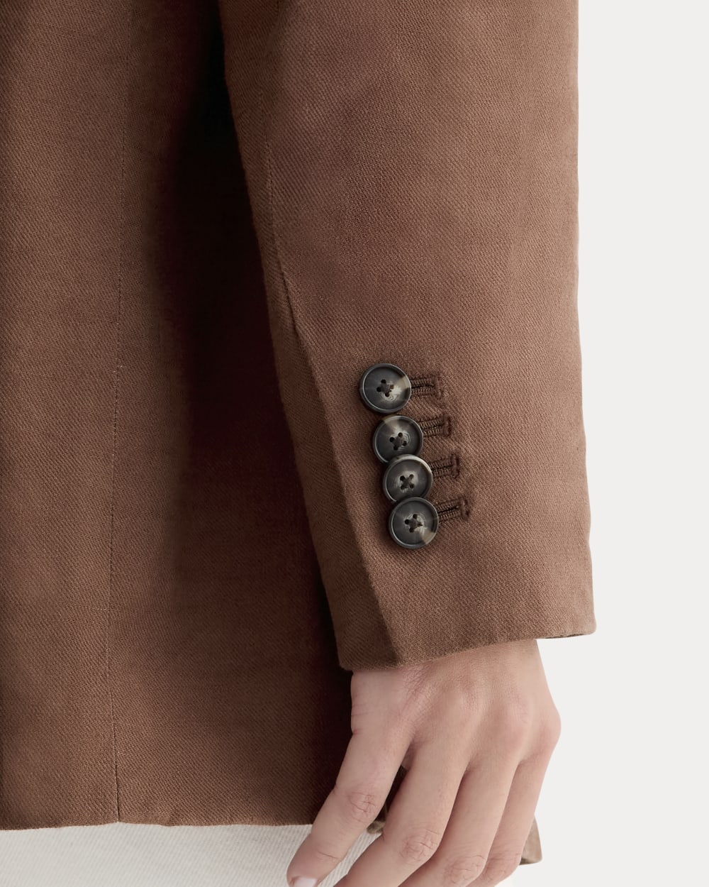 The Oversized Blazer in Stretch Linen in Cedarwood — detail view