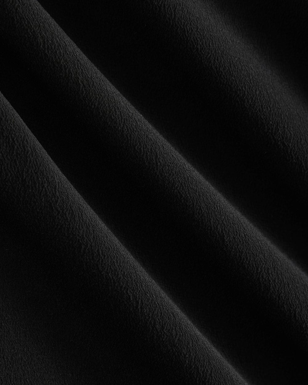 Shrunken Top in Washable Silk in Black — detail view