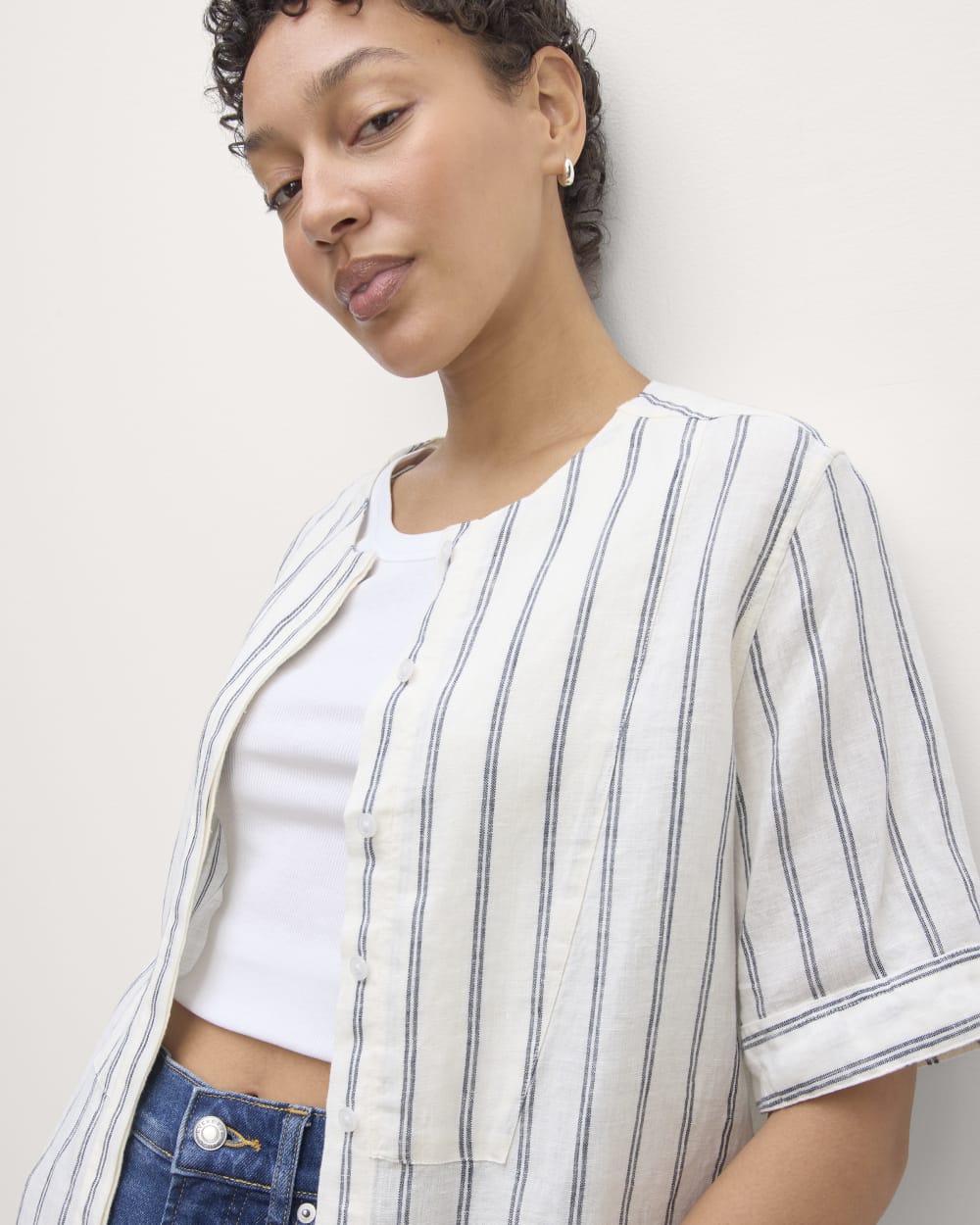 The Bib Shirt in Linen in Bone/Navy — alternate view