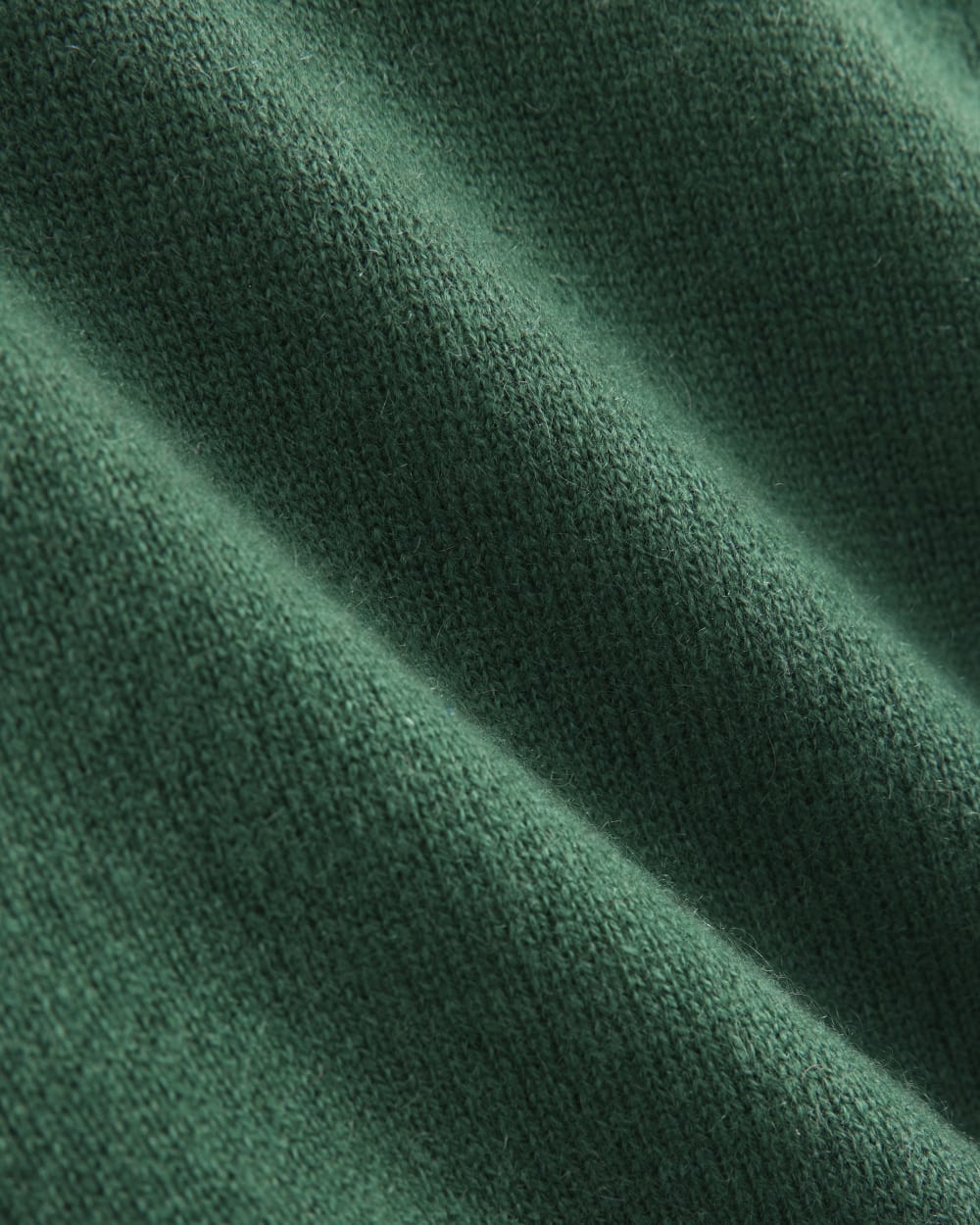 Cashmere Slim Crew Sweater in Hunter Green — detail view