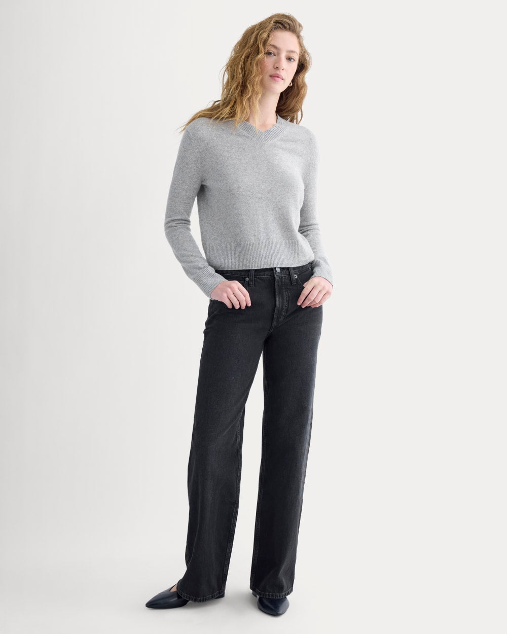 Cashmere Cropped High-V Sweater in Light Heather Grey — detail view