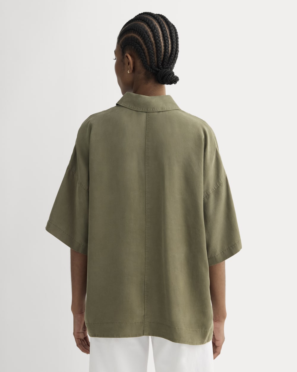 The Short-Sleeve Square Shirt in Butterlite in Kalamata — detail view