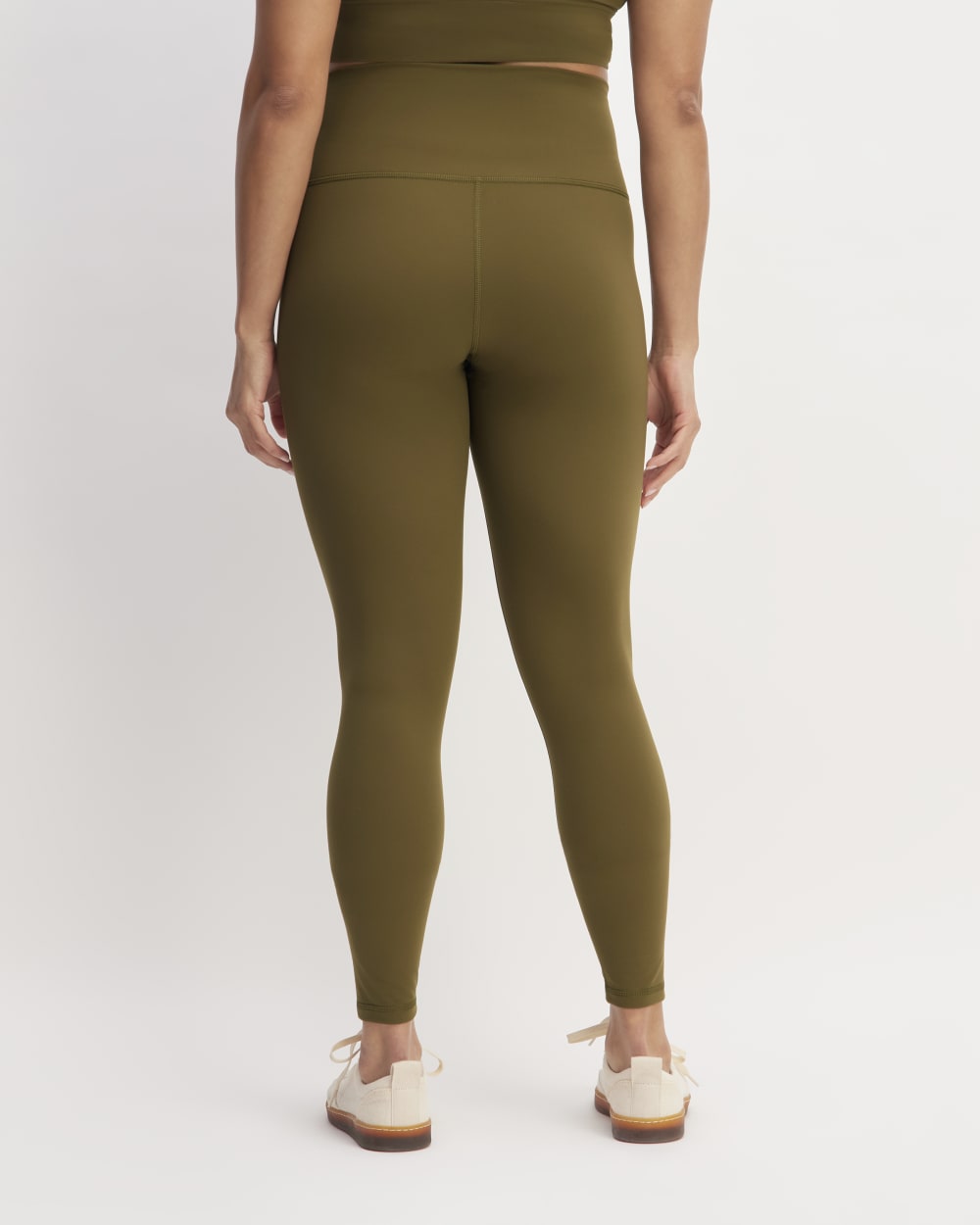The Perform 24/7 Legging in Beech — detail view