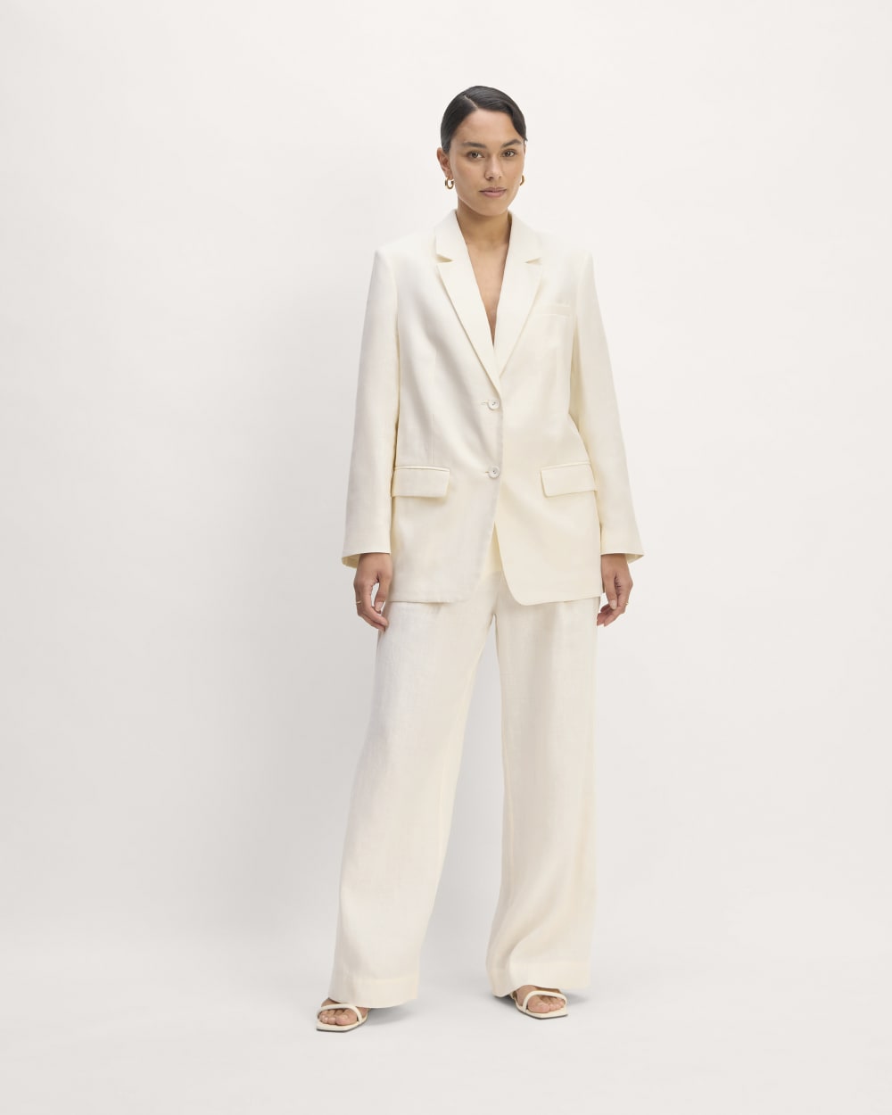 The Oversized Blazer in Linen in Bone — detail view
