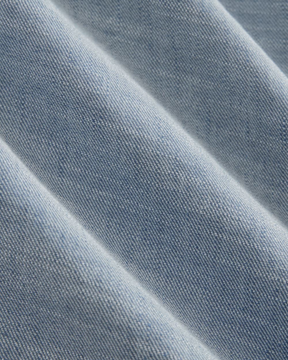 The Wide-Leg Pant in Stretch Linen in Chambray — detail view