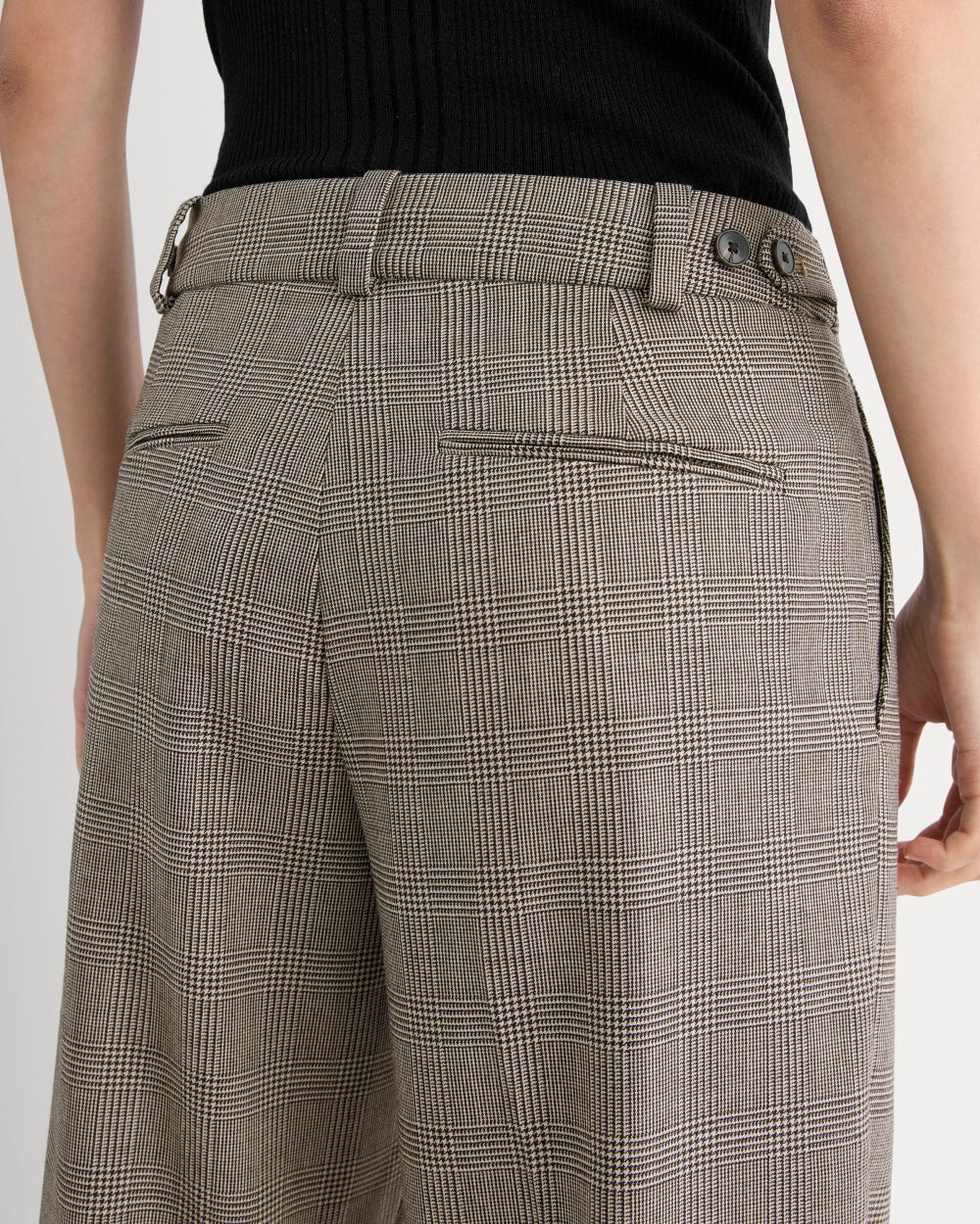 Straight-Leg Trouser in Tailor Twill in Khaki — detail view