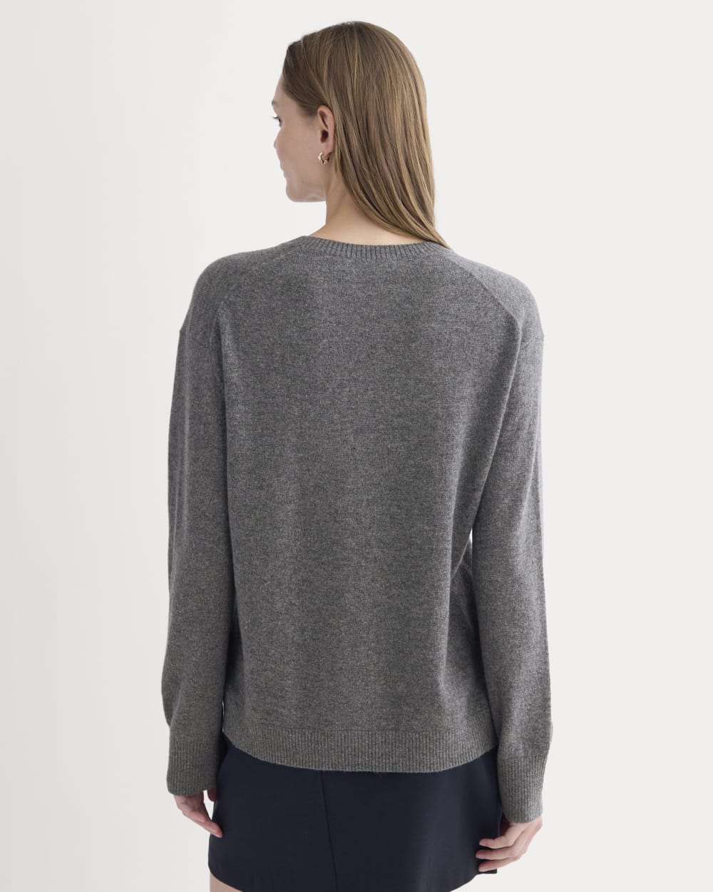 The Classic V in Cashmere in Heather Charcoal — detail view