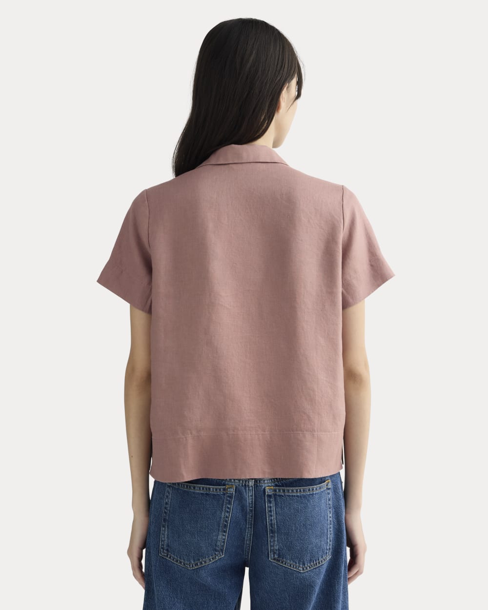 The Notch Shirt in Linen in Rose Dusk — detail view