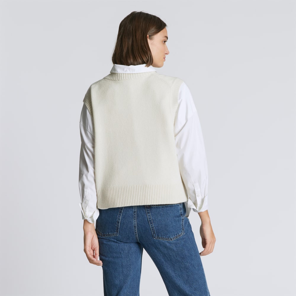 The Cashmere Vest in Bone — detail view