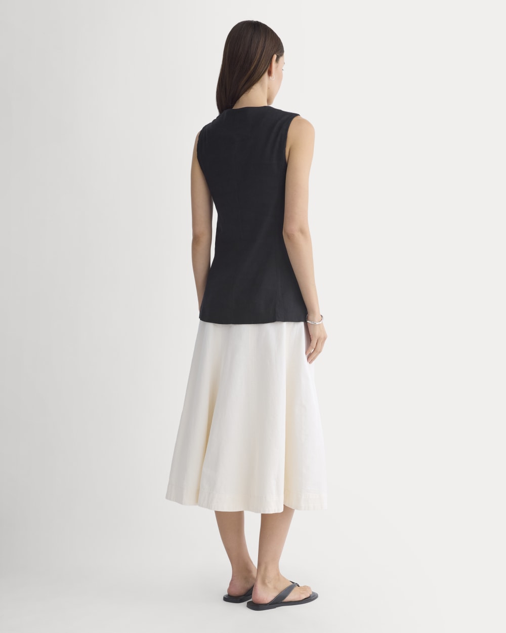 Long Vest in Stretch Linen in Black — detail view