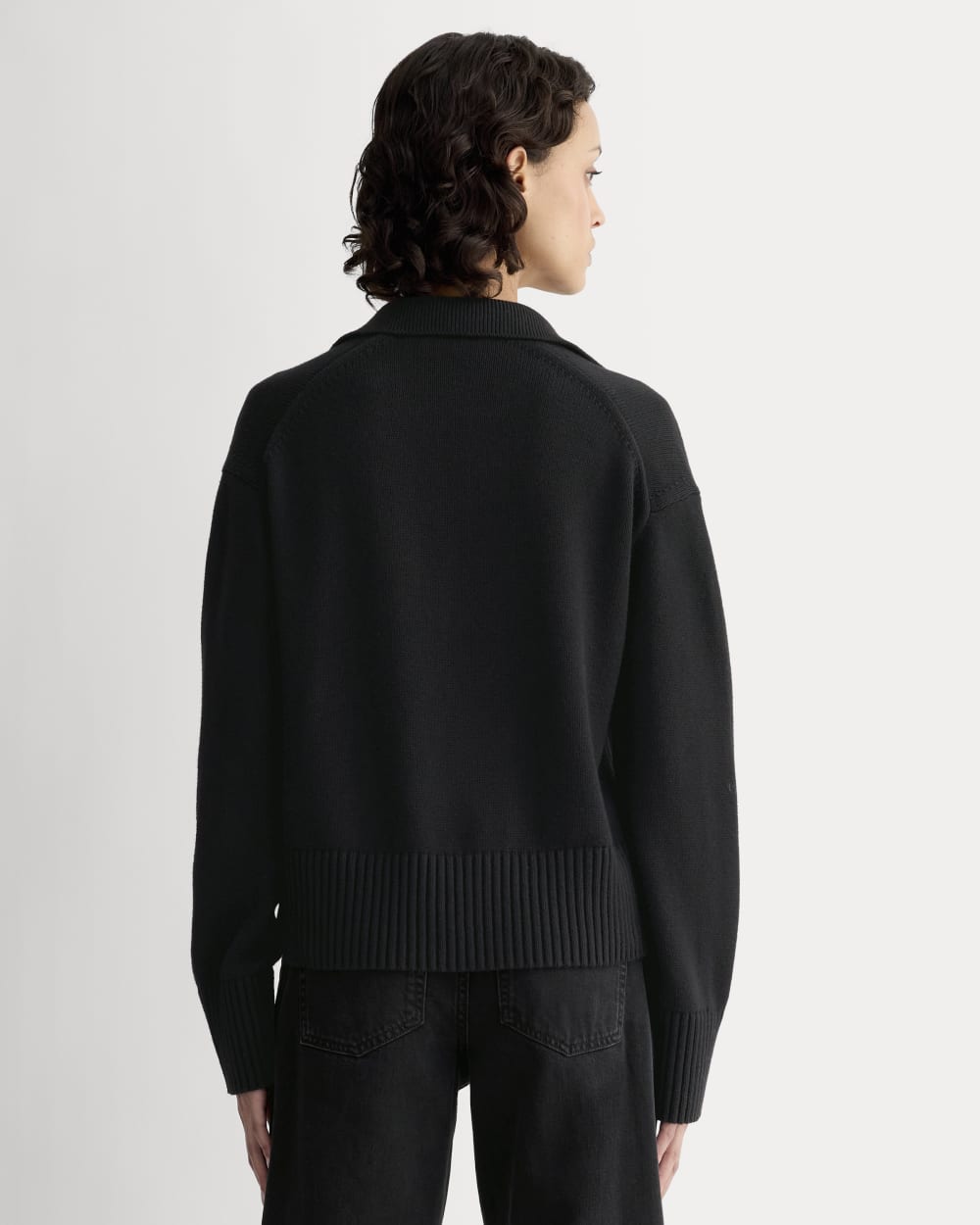The Boxy Polo in Everyday Cotton in Black — detail view