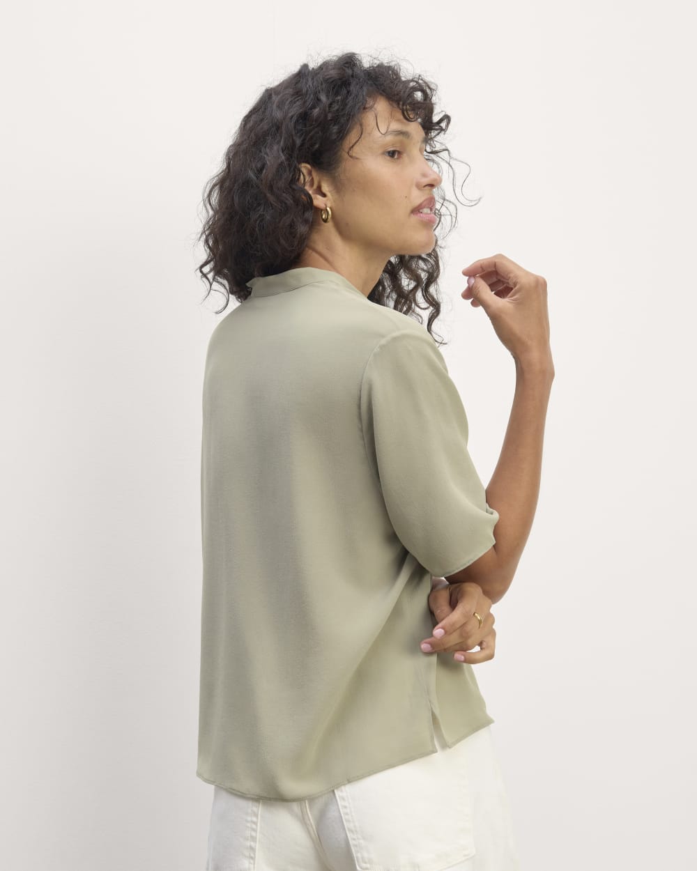 The Popover Top in Washable Silk in Seagrass — detail view