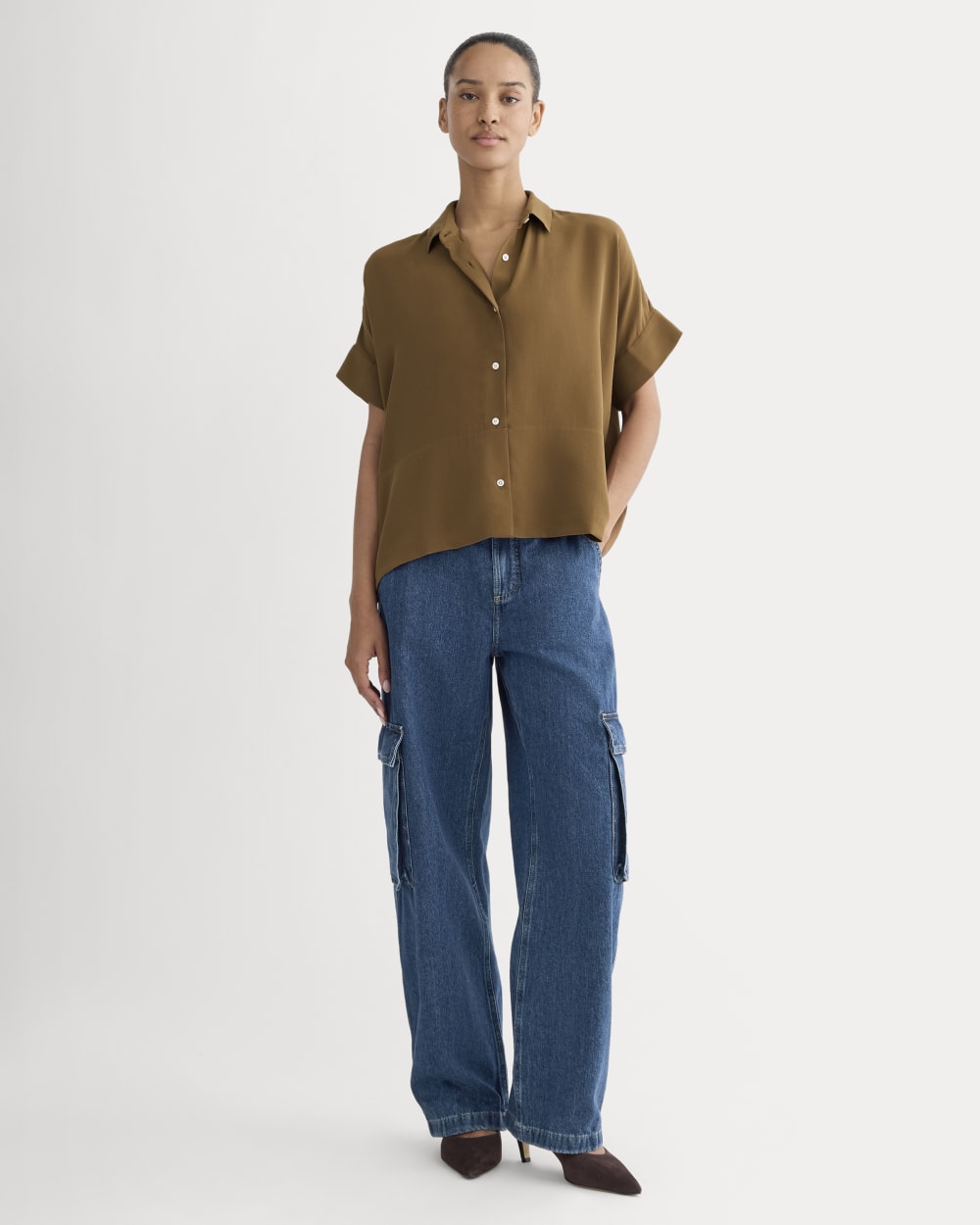 The Boxy Shirt in Washable Silk in Toffee — detail view
