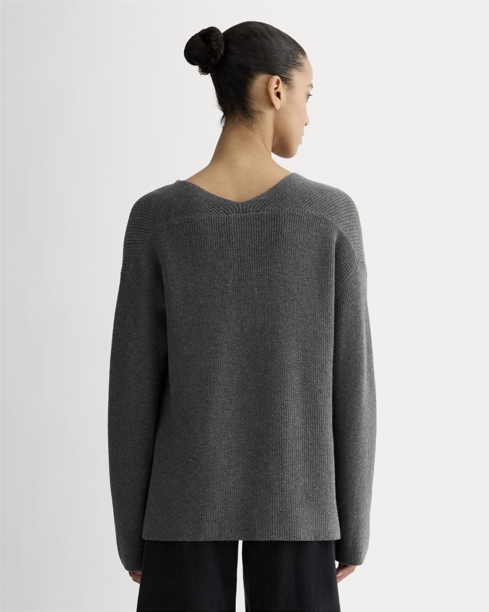 The Slouchy V-Neck in Everyday Cotton in Heathered Charcoal — detail view