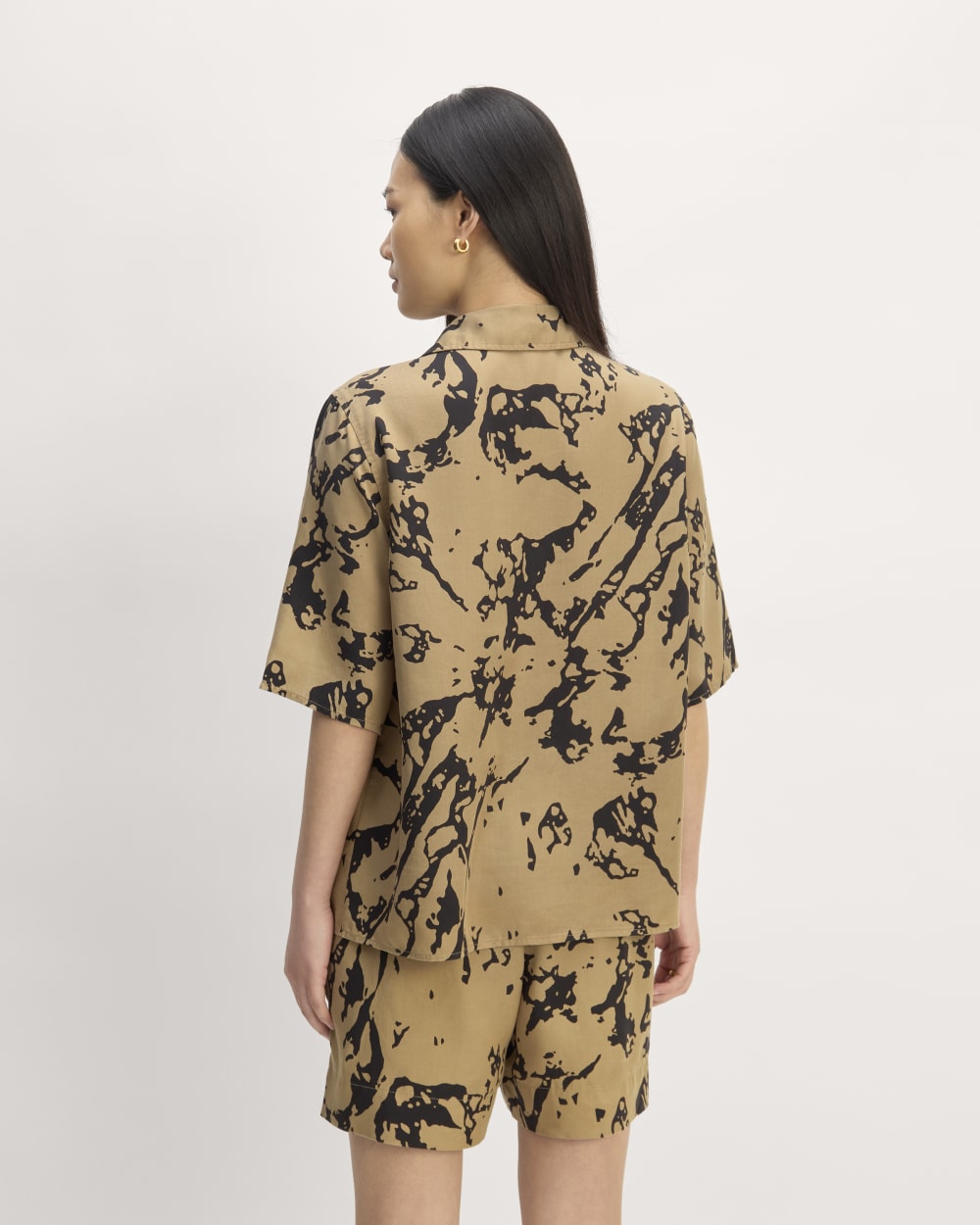 The Short-Sleeve Shirt in Butterlite in Black / Cornstalk Abstract — detail view