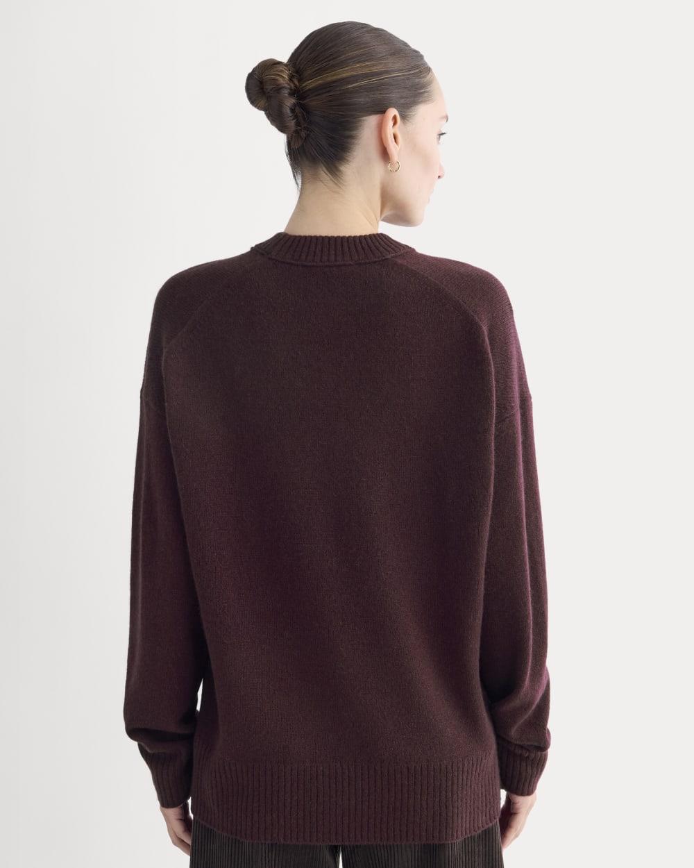 Cashmere Boyfriend Sweater in Wine — detail view