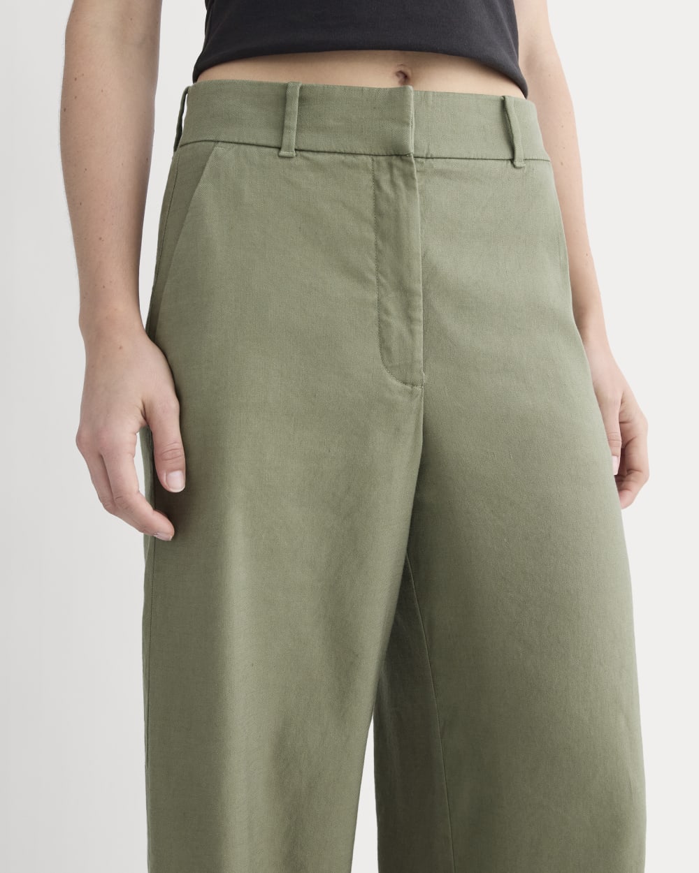 The Wide-Leg Pant in Stretch Linen in Lichen Green — detail view