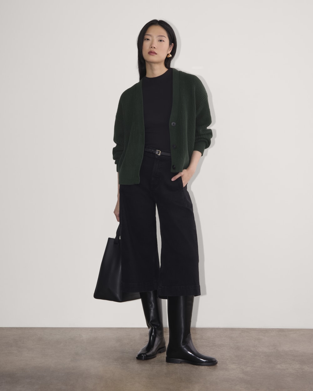 The Boxy Cardigan in Everyday Cotton in Scarab — detail view