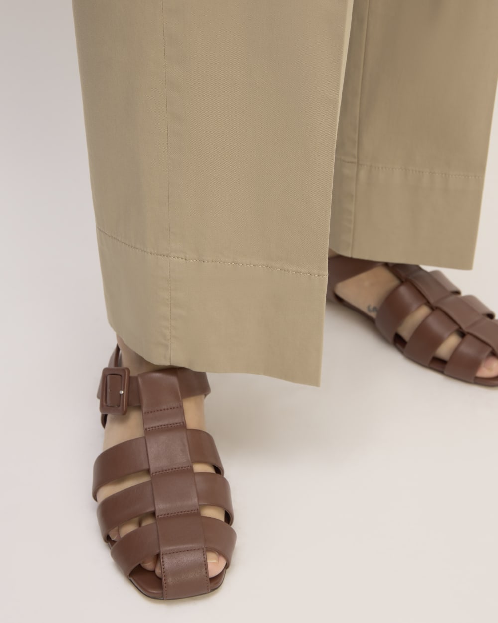 The Easy Pant in Trench Coat Khaki — detail view