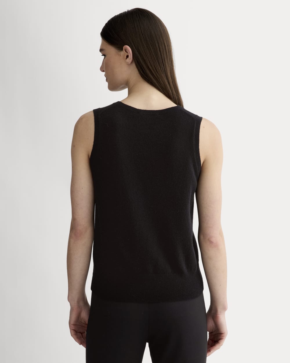 The Classic Tank in Cashmere in Black — detail view