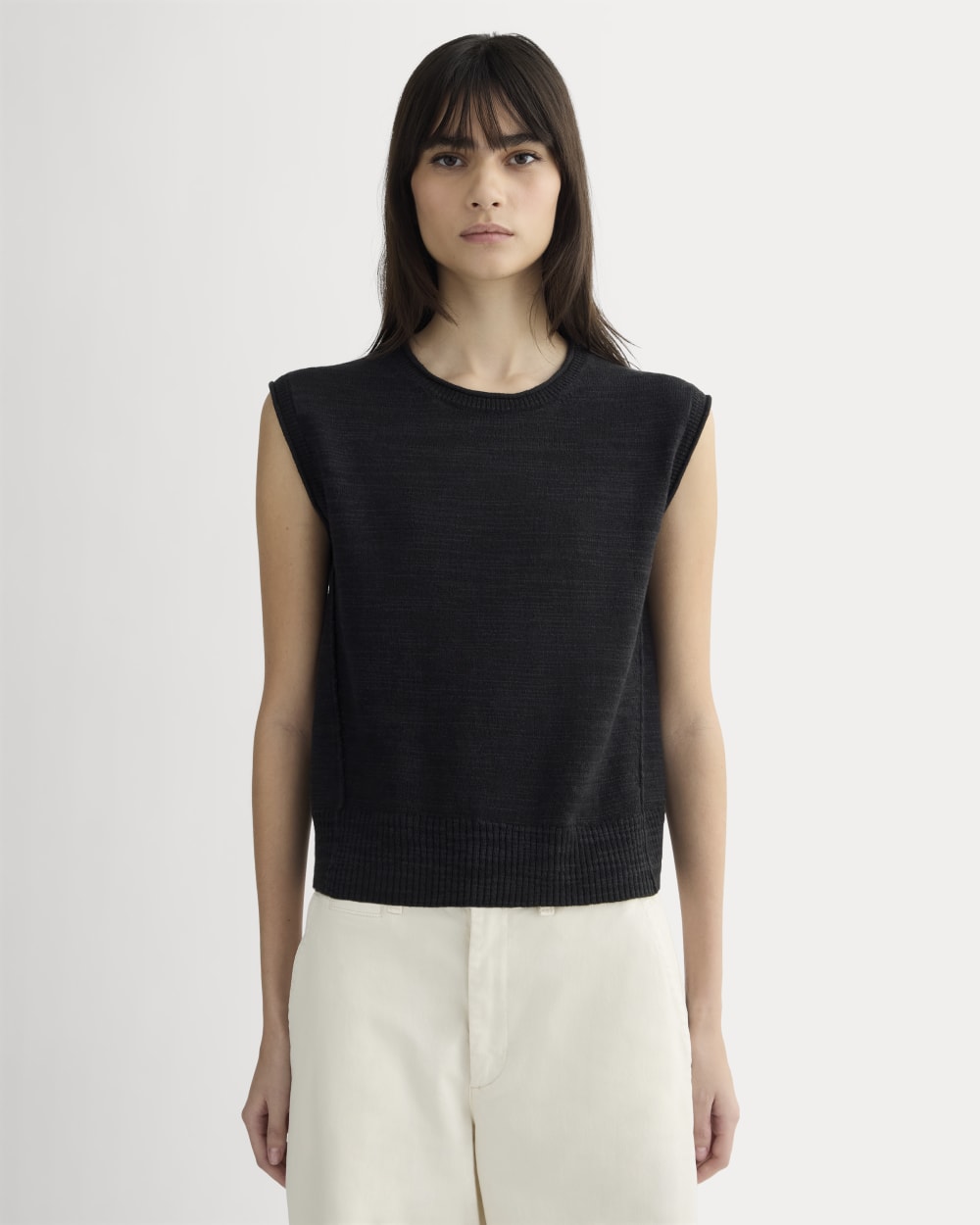 The Muscle Sweater in Cotton Linen in Black — front view