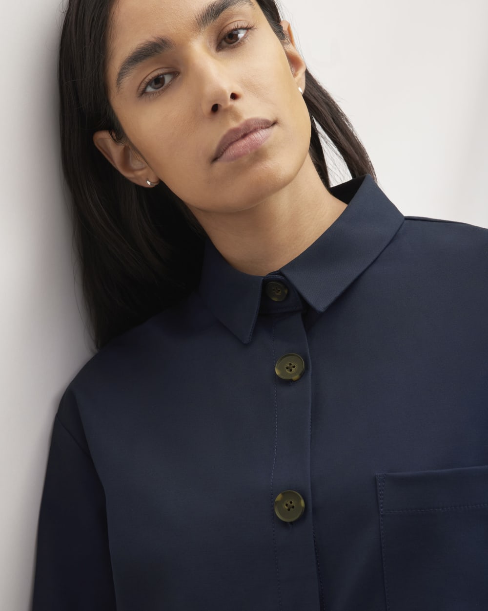 The Structured Cotton Cropped Shirt in Navy — detail view