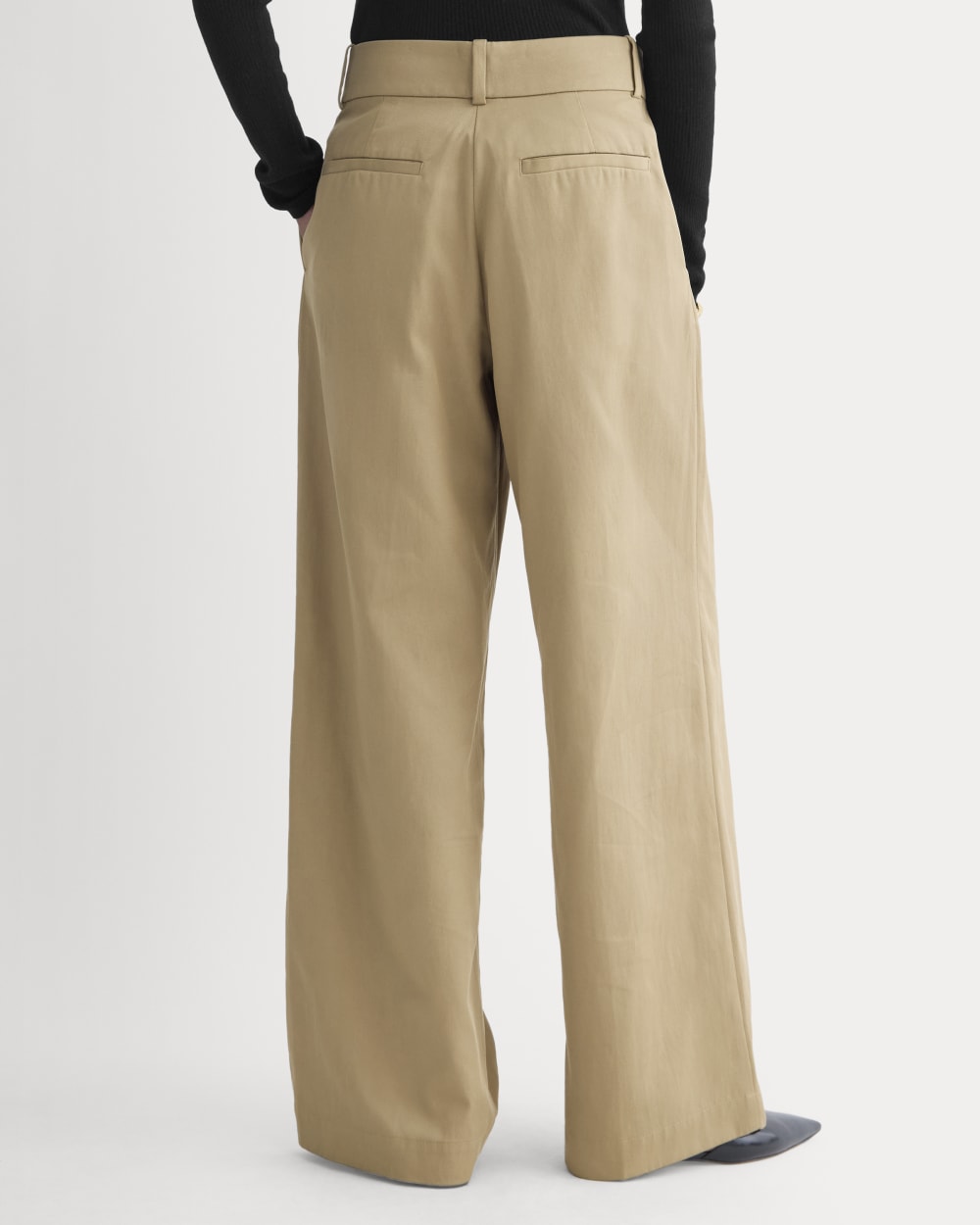 Wide-Leg Trouser in Buttersmooth in Ash Brown — detail view