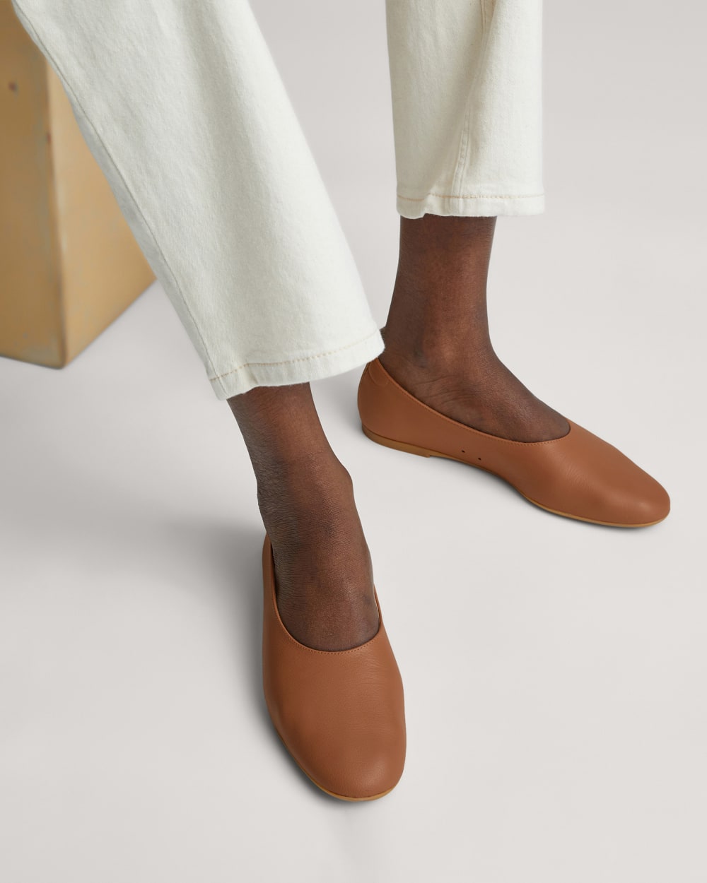 The Day Glove in Narrow Fit in Toasted Almond — alternate view