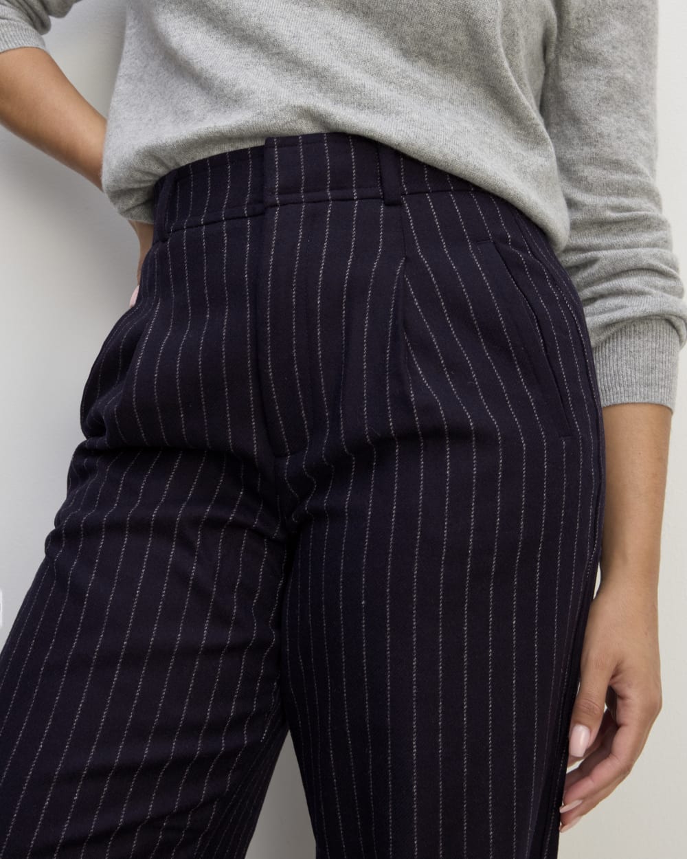 The Draper Pant in Wool in Navy / White — detail view
