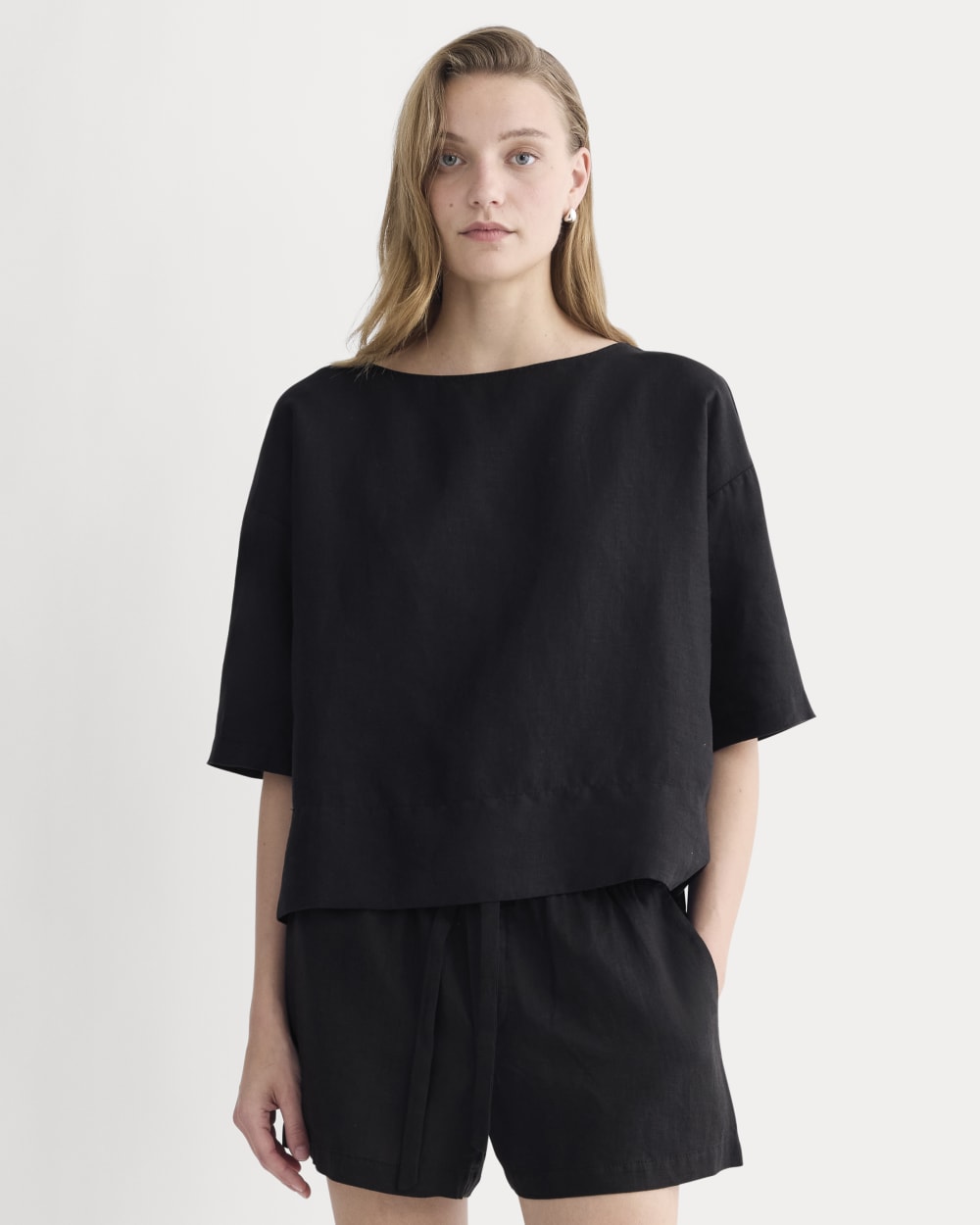 The Boatneck Top in Linen in Black — front view