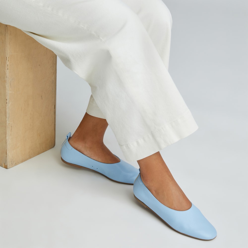 The Day Glove in Narrow Fit in Clear Sky Blue — detail view