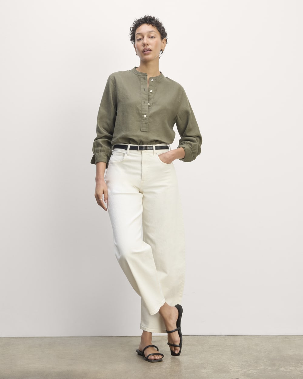 The Henley Shirt in Linen in Kalamata — alternate view